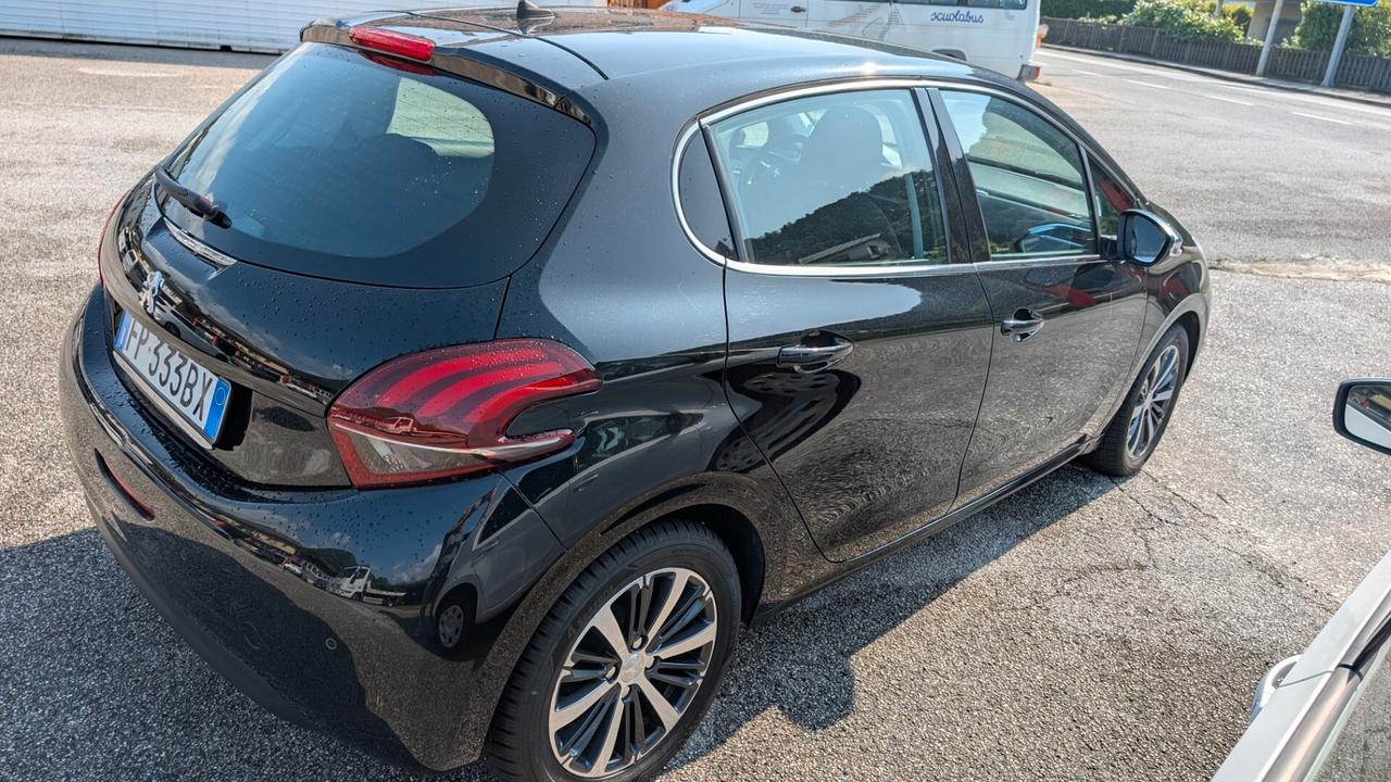 Peugeot 208 PureTech 82 5 porte Allure