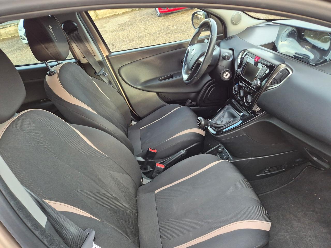 Lancia Ypsilon 1.2 69 CV 5 porte GPL Ecochic Black and Noir