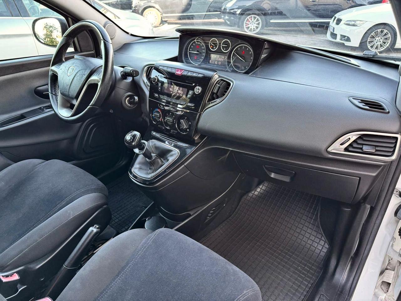 Lancia Ypsilon 0.9 TwinAir 85 CV 5 porte Metano Ecochic Gold