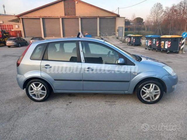 FORD Fiesta 1.2i 16V cat 5 porte Zetec