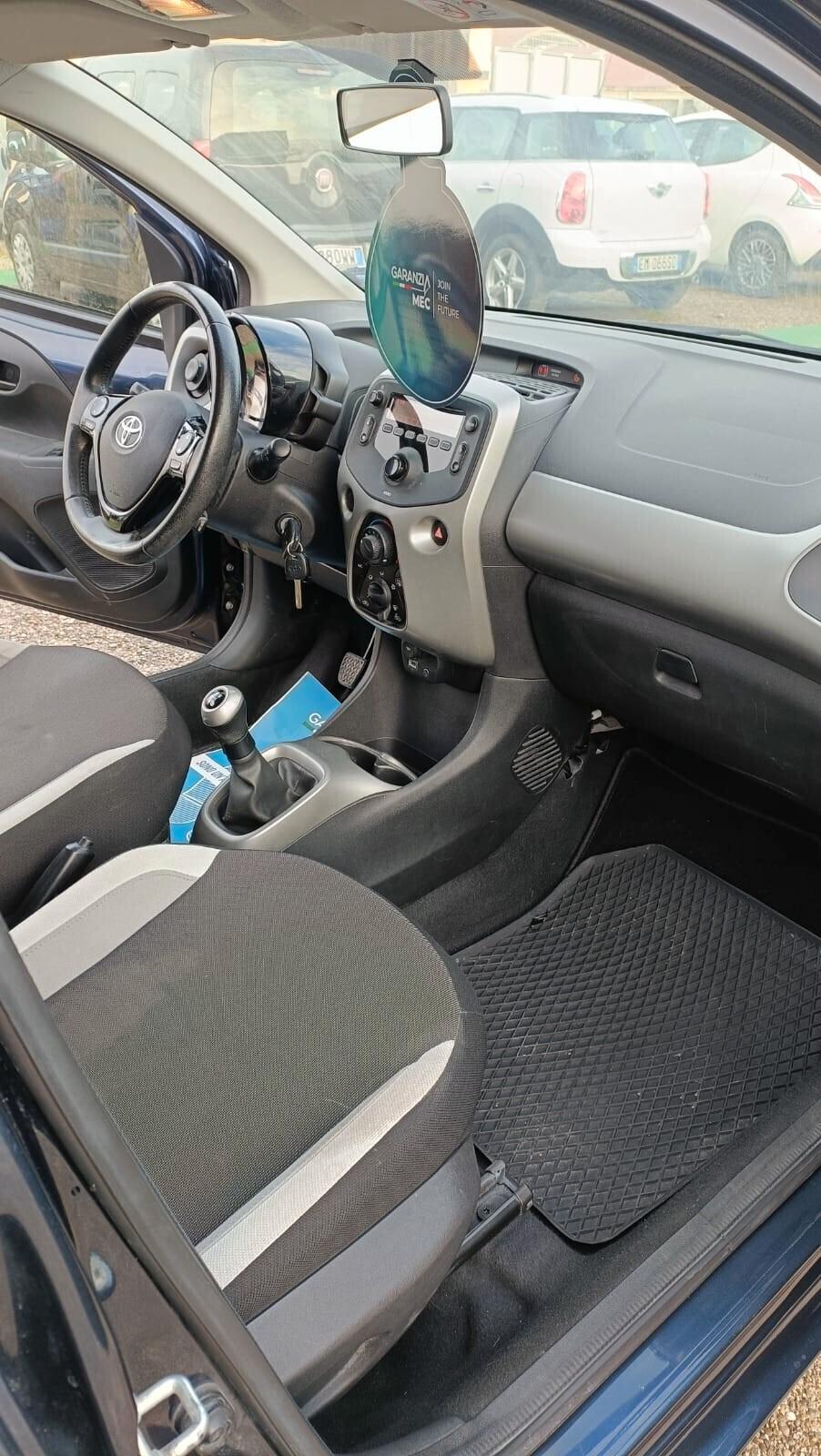 Toyota Aygo 1.0 VVT-i 69 CV 5 porte x-wave