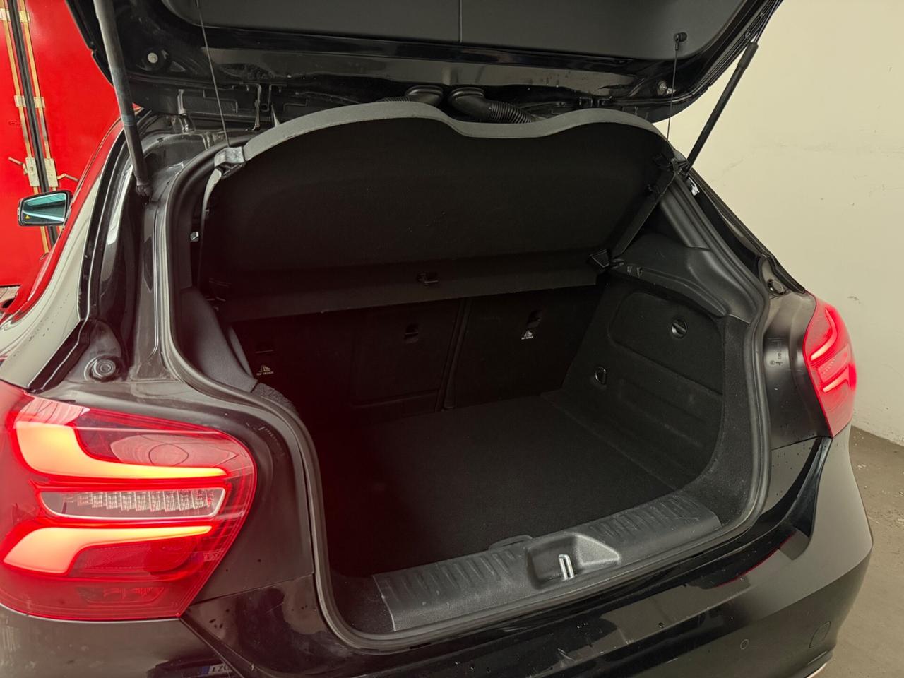 MERCEDES-BENZ 180 D PREMIUM AUTOMATIC