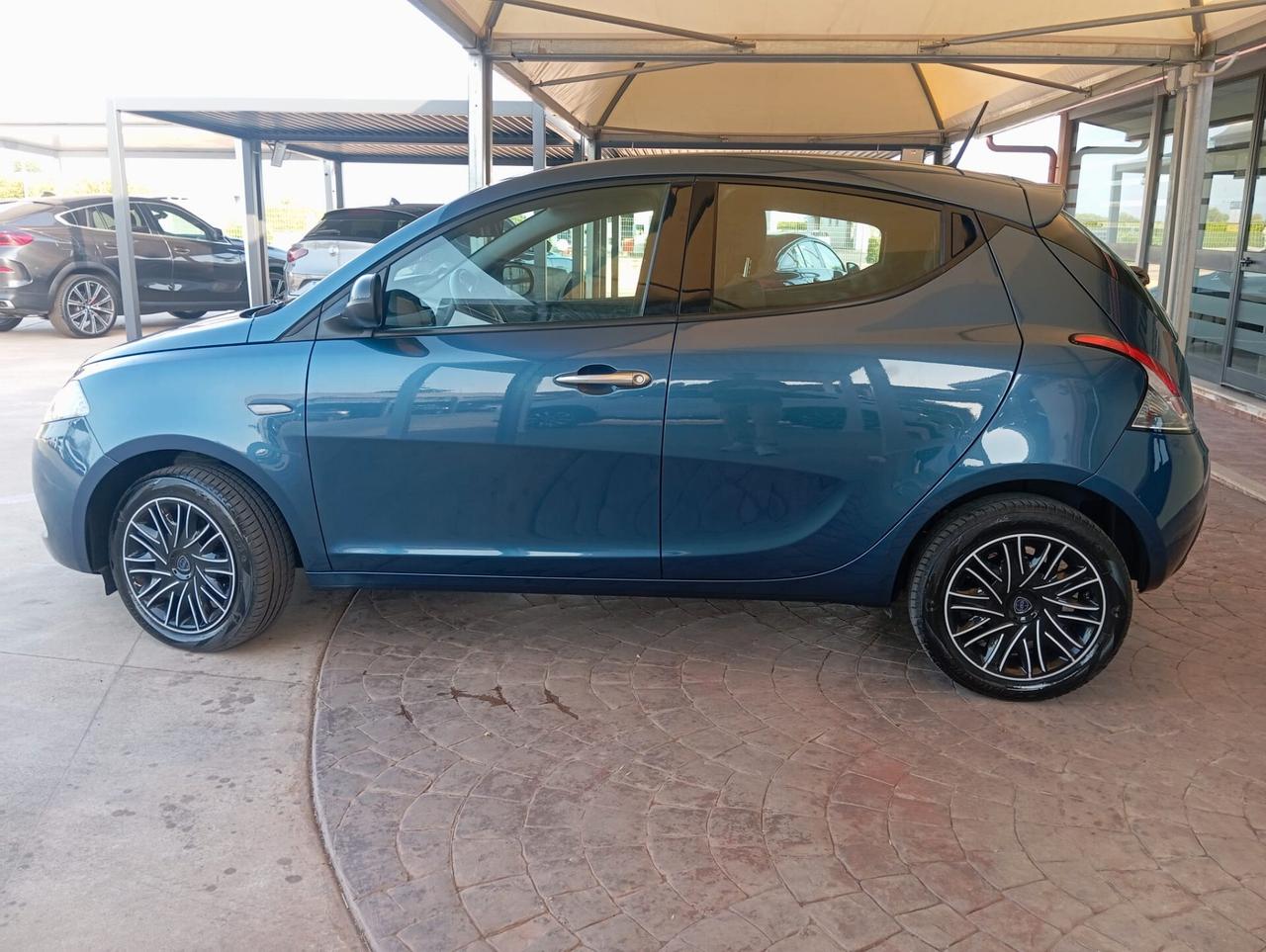 Lancia Ypsilon 1.0 FireFly 5 porte S&S Hybrid Silver Plus