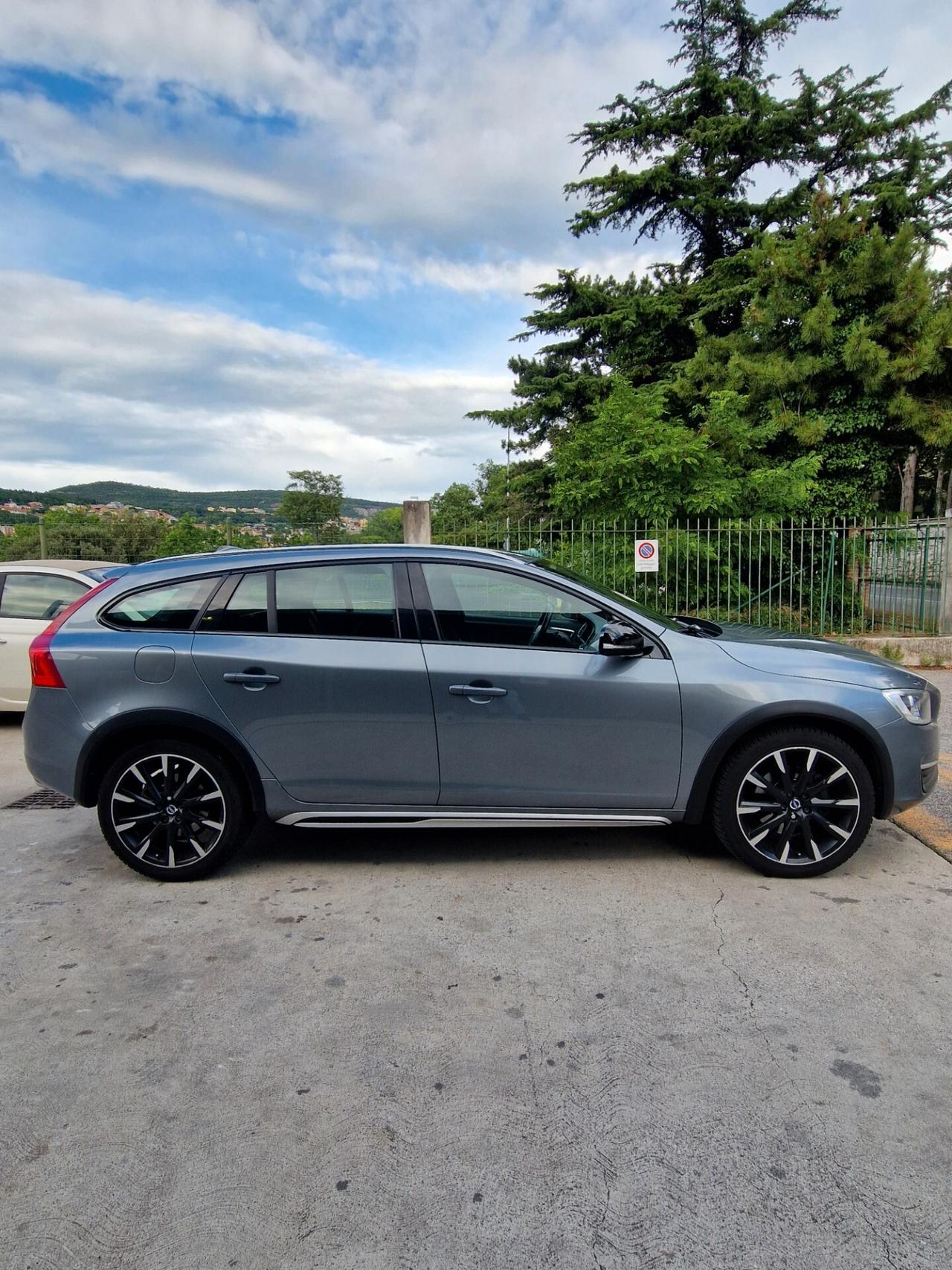Volvo V60 Cross Country D3 Momentum