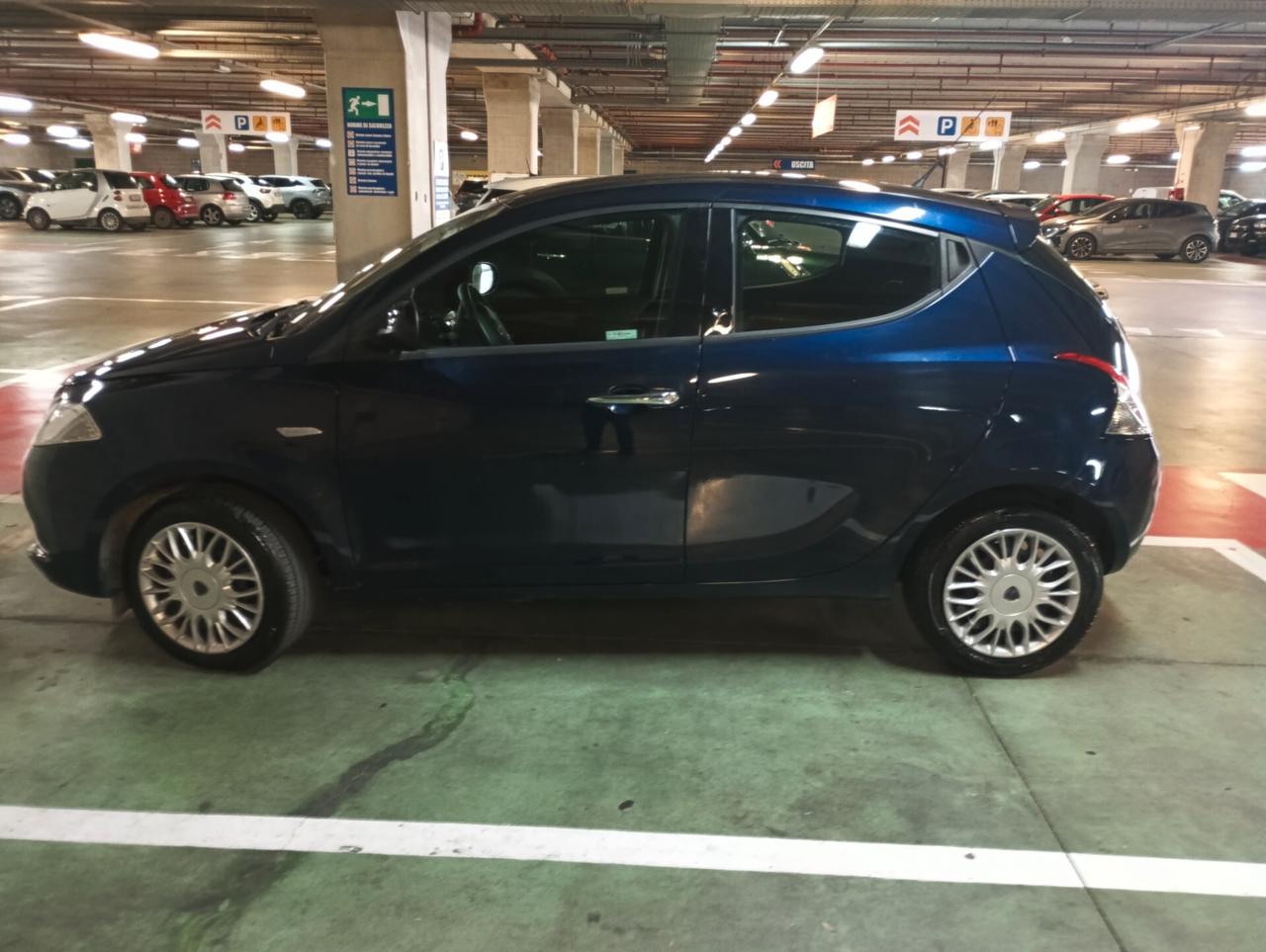 Lancia Ypsilon 1.2 69 CV 5 porte Gold km 47000