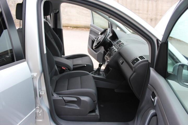 Volkswagen Touran Business 1.6 TDI Comfortline 7 POSTI 8 PNEUMATICI SU CERCHIO IN LEGA ORIGINALE