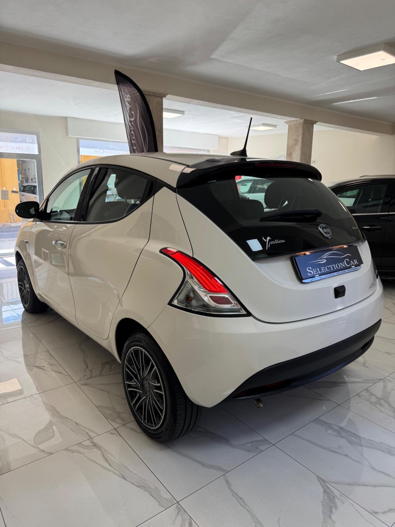 Lancia Ypsilon 1.0 FireFly 5 porte S&S Hybrid Gold