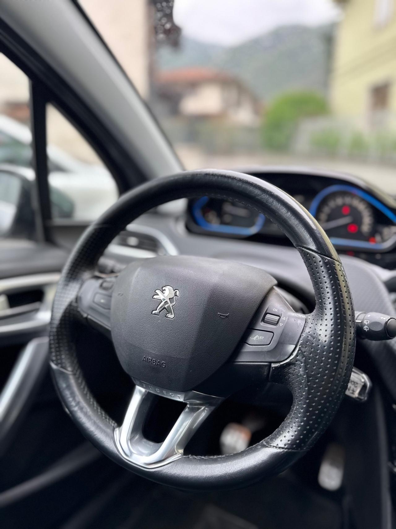 Peugeot 2008 BlueHDi 120 S&S Crossway