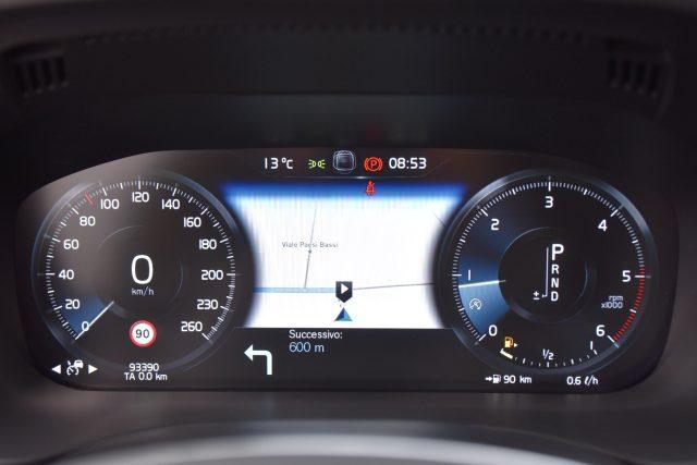 VOLVO XC60 D4 AWD Momentum *TETTUCCIO, PELLE*