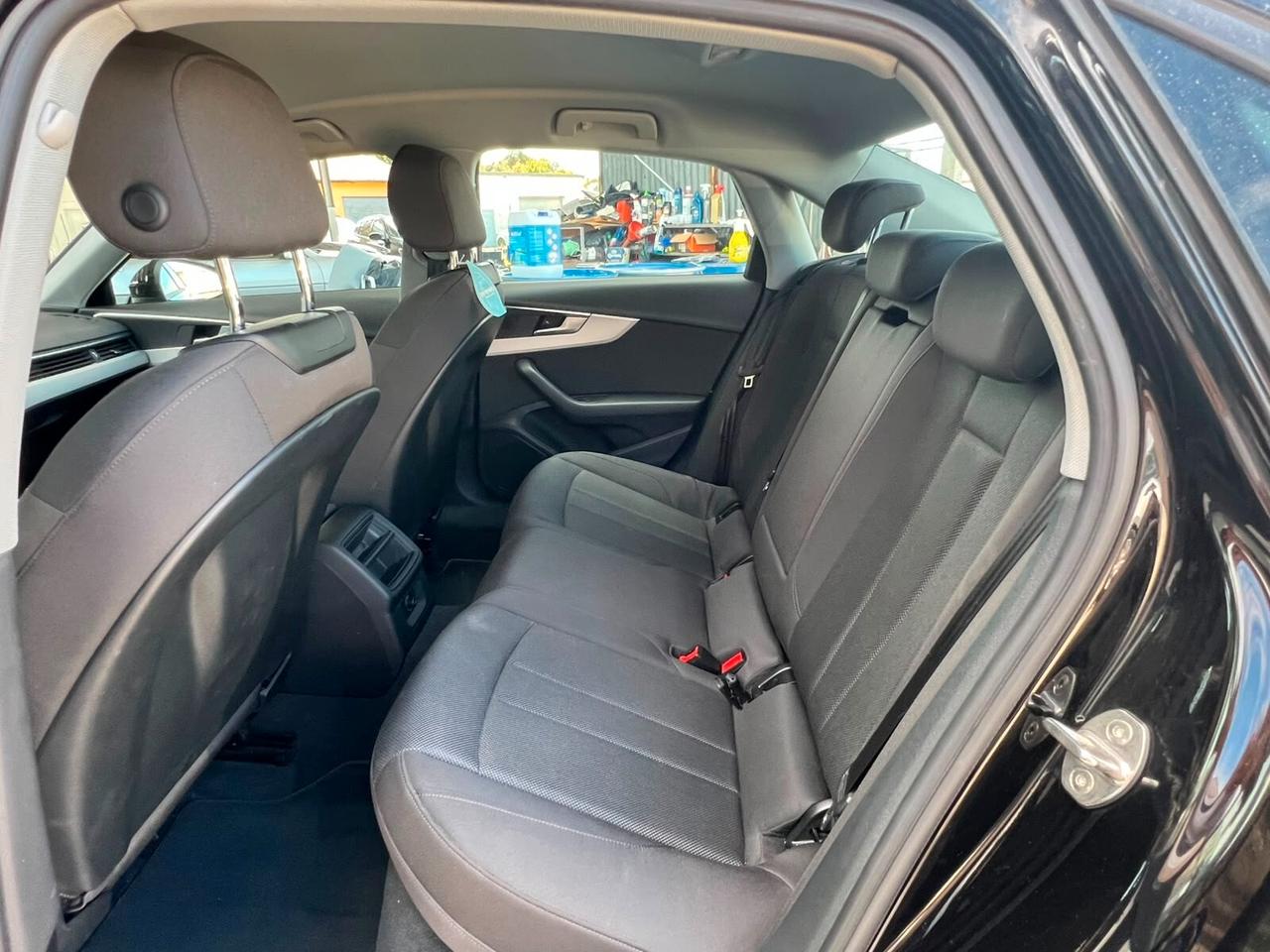 Audi A4 40 TDI S tronic Business