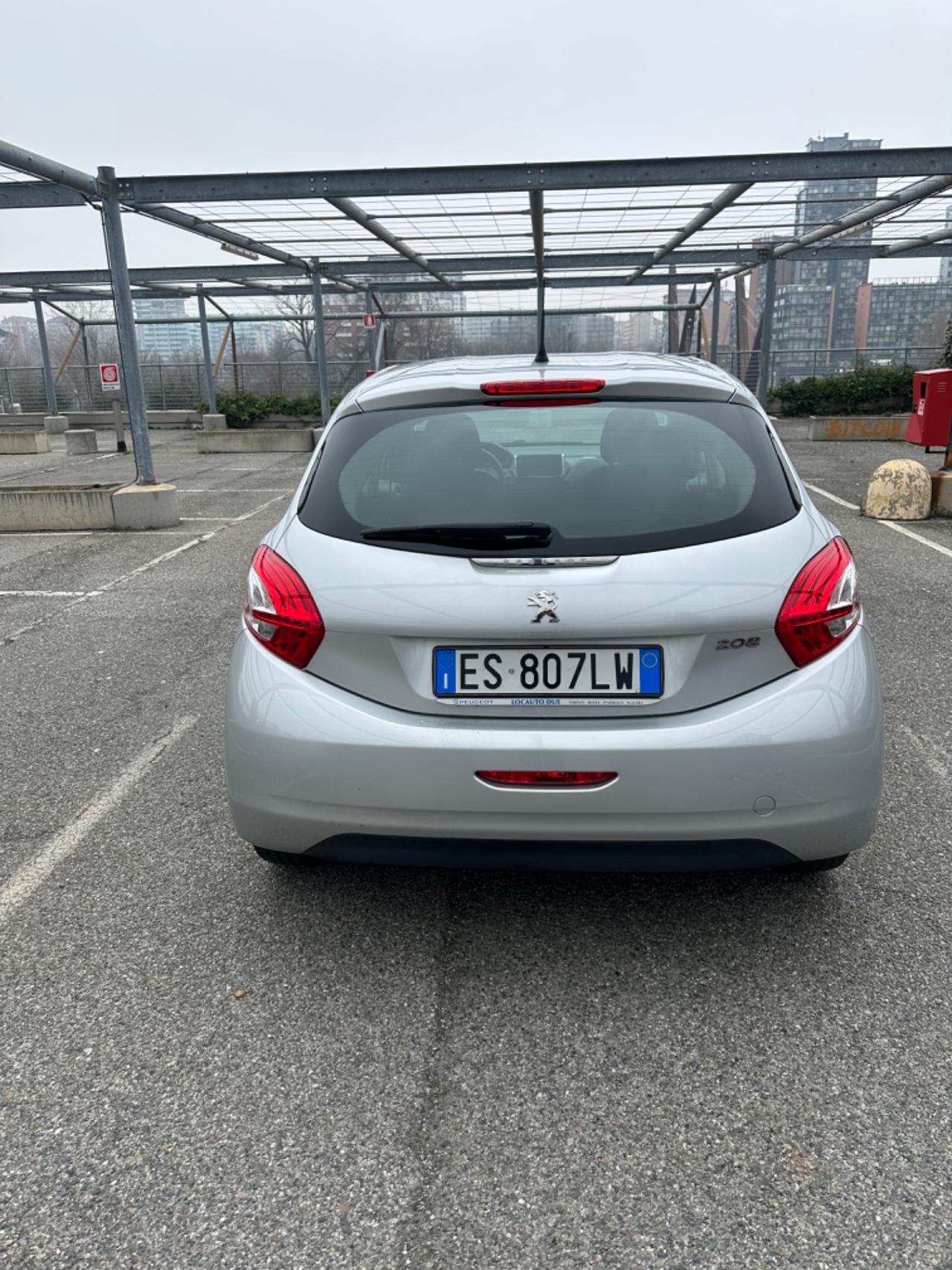 Peugeot 208 1.4 HDi 68 CV 5 porte Allure