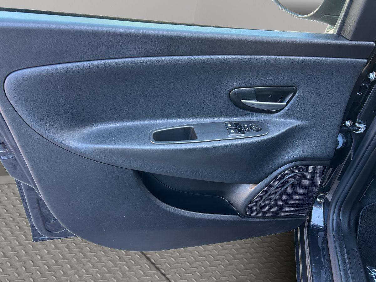 LANCIA - Ypsilon S - 1.3 MJT 95 CV 5p. S&S MOMO DESIGN