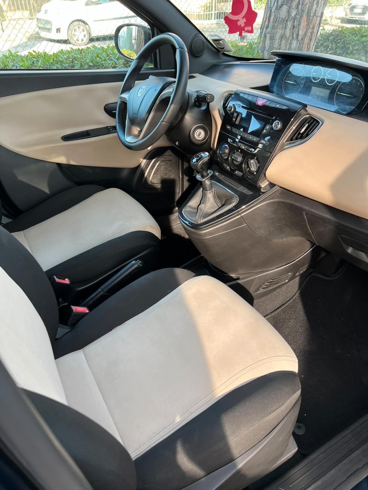 Lancia Ypsilon 1.2 69 CV 5 porte Platinum