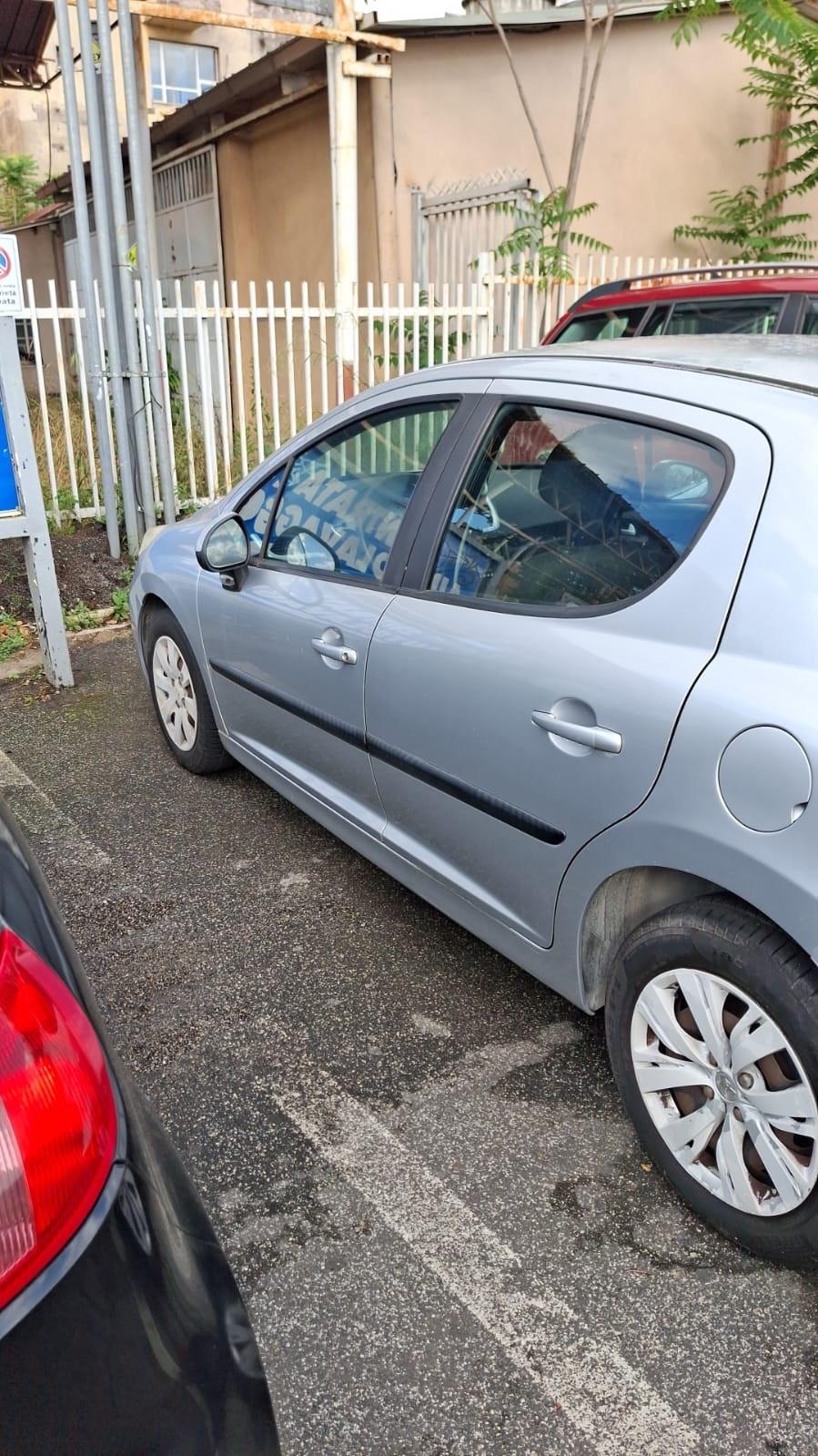 Peugeot 207 1.4 8V 75CV 5p. ONE Line