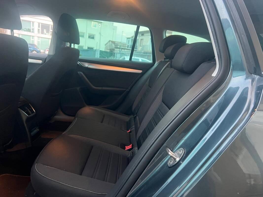 Skoda Octavia Wagon 1.5 g-tec Executive 130cv dsg