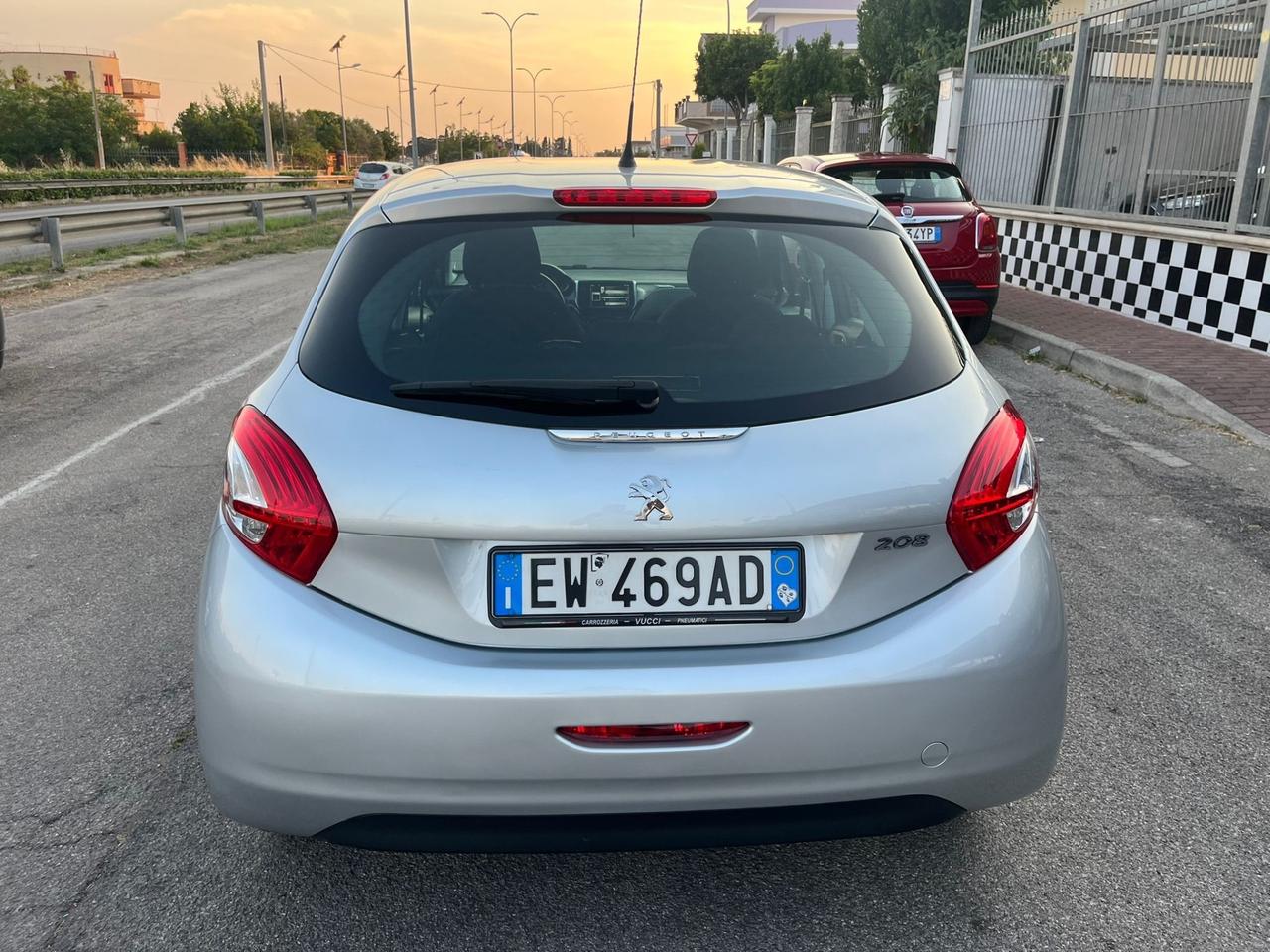 Peugeot 208 1.4 HDi 68 CV 5 porte Unipro 2014