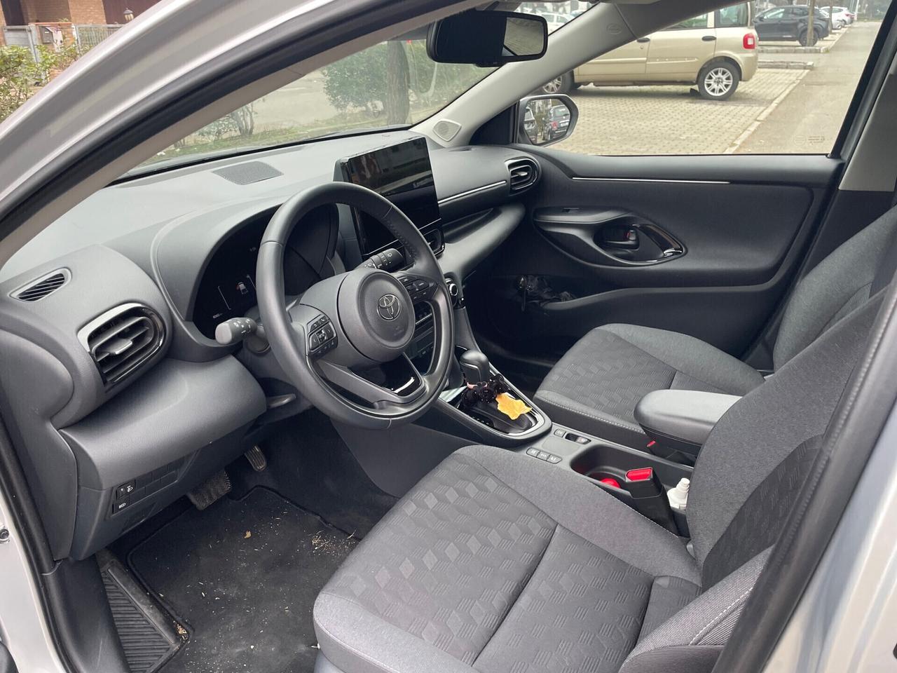 Toyota Yaris 1.5 Hybrid 5 porte lounge