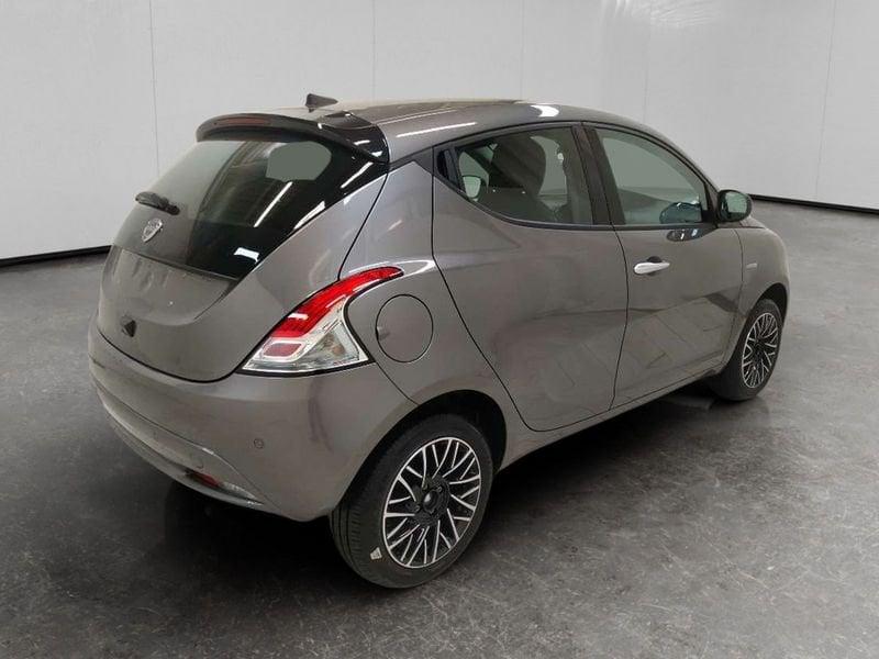 Lancia Ypsilon 1.0 firefly hybrid Platino s&s 70cv