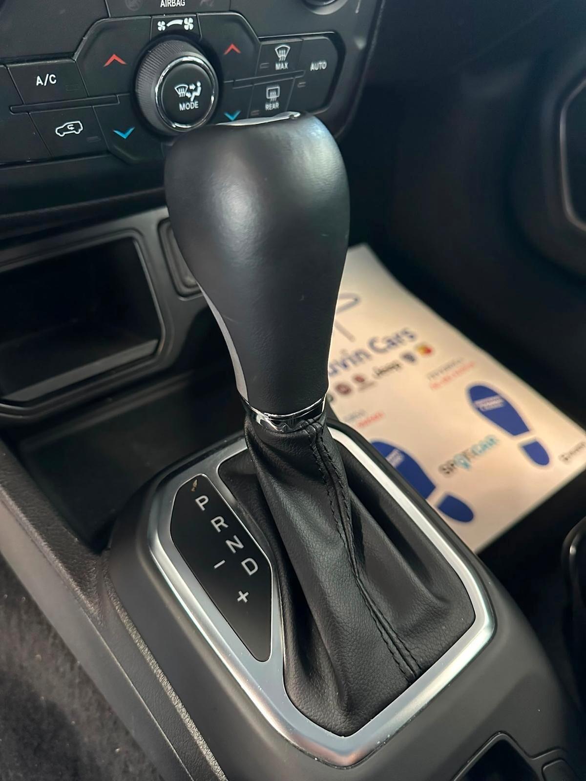 Jeep Renegade 1.5 Turbo T4 MHEV Summit