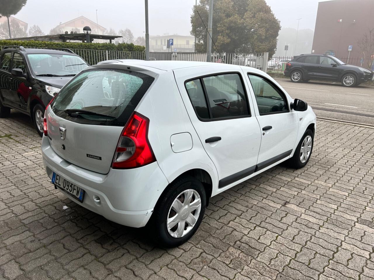 Dacia Sandero 1.6 8V GPL 85CV NEOPATENTATI