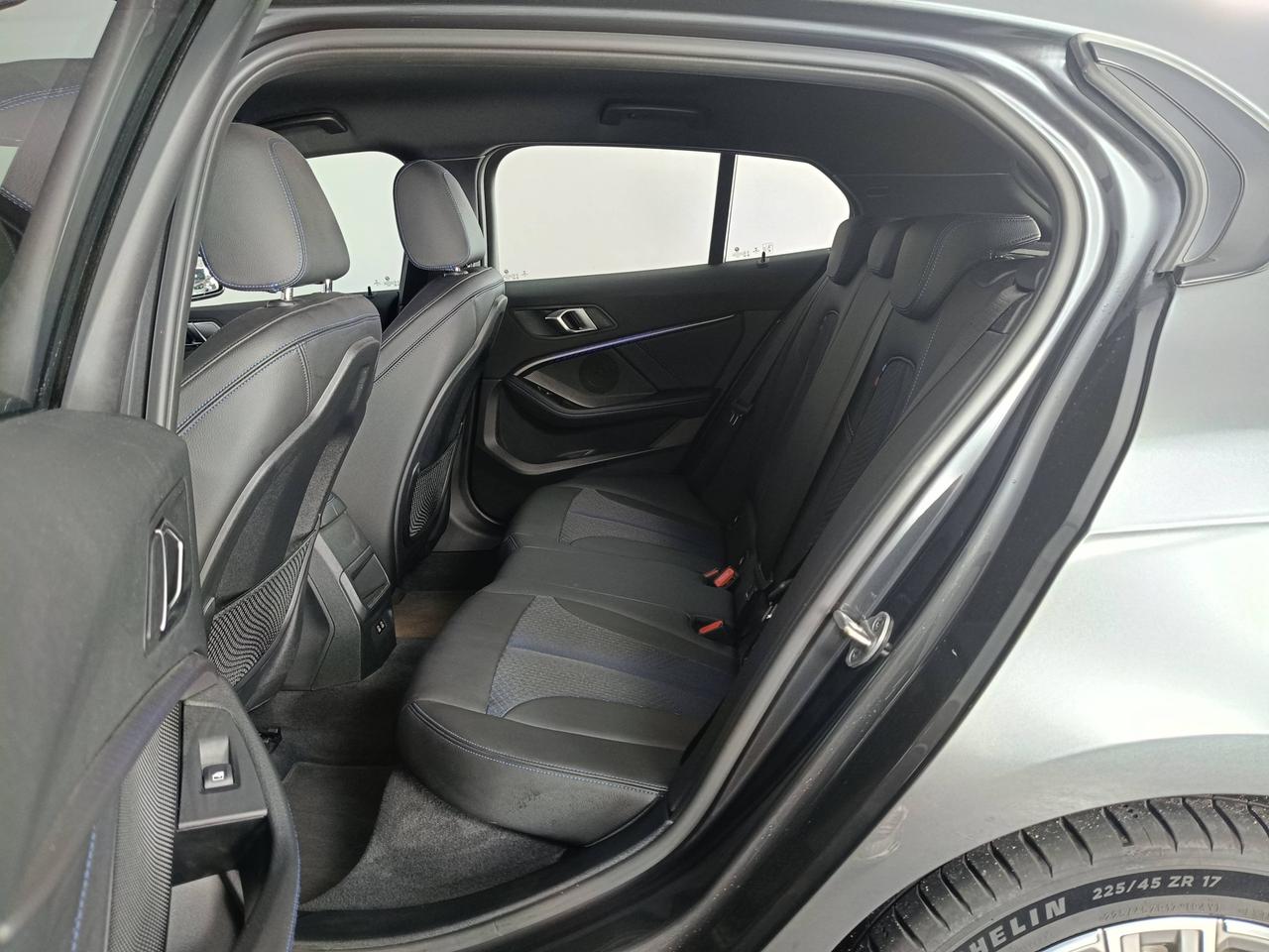 BMW Serie 1 F40 - 118d Msport auto