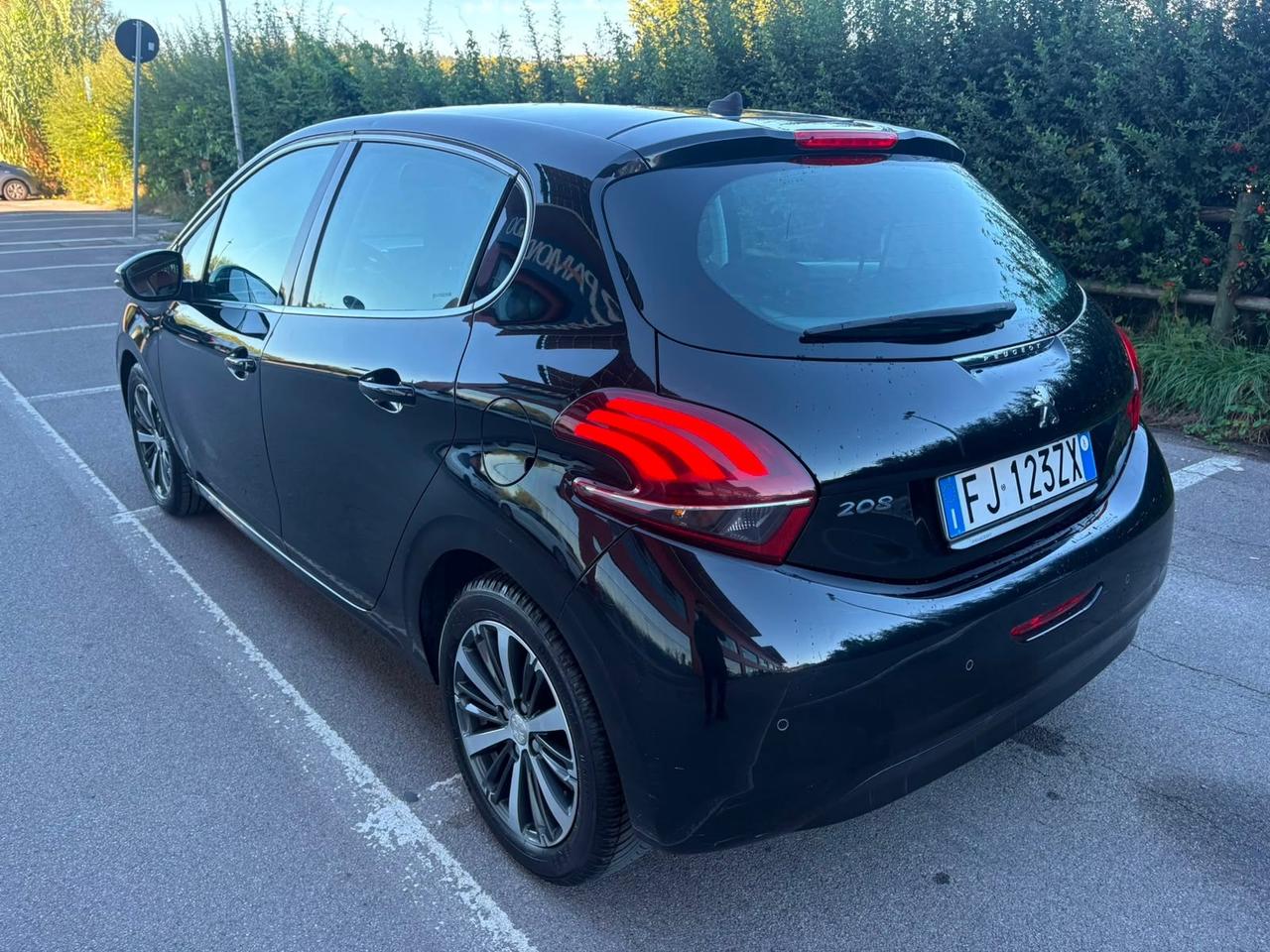 Peugeot 208 BlueHDi 75 5 porte Allure 2017 136.000 KM