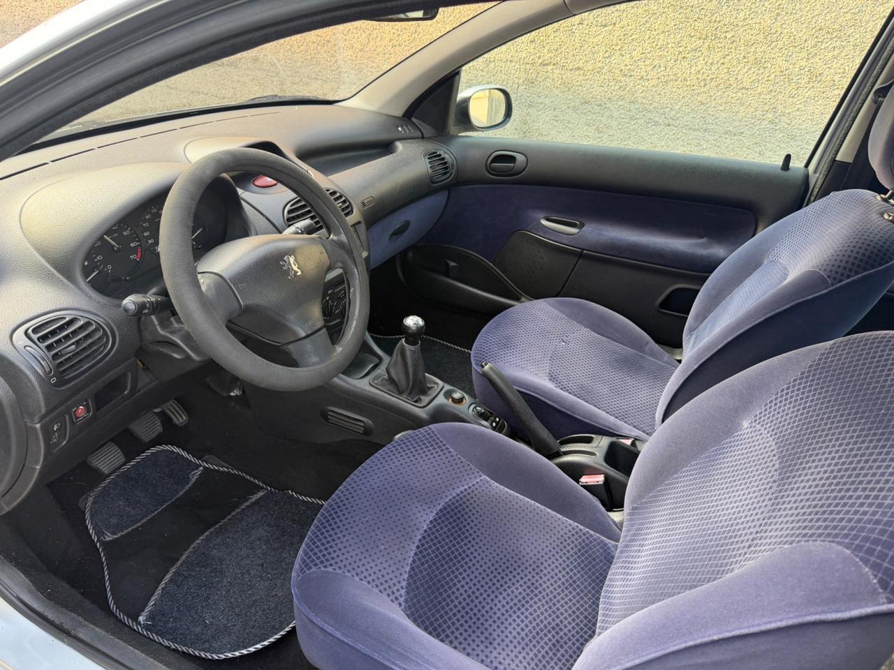 Peugeot 206 1.1 benzina clima neopatentati