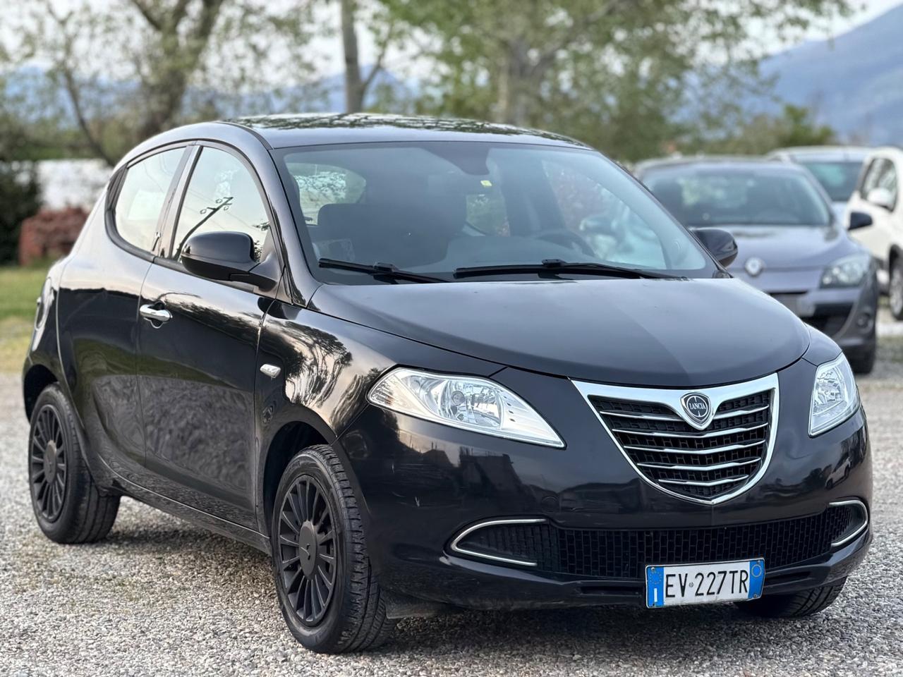 Lancia Ypsilon 1.2 69 CV 5 porte Silver