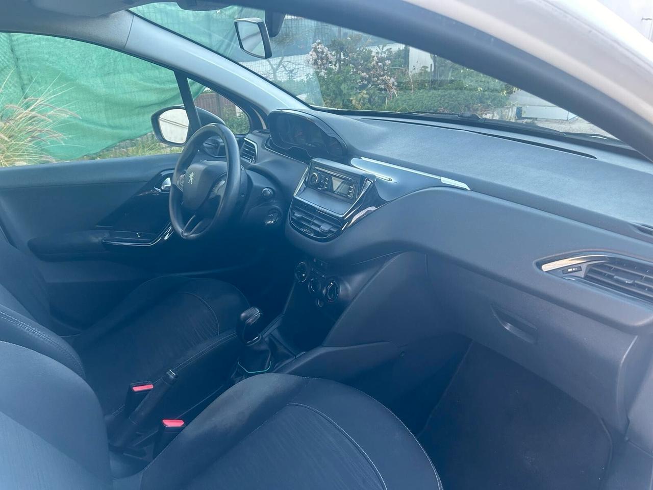 Peugeot 208 1.4 HDi 68 CV autocarro