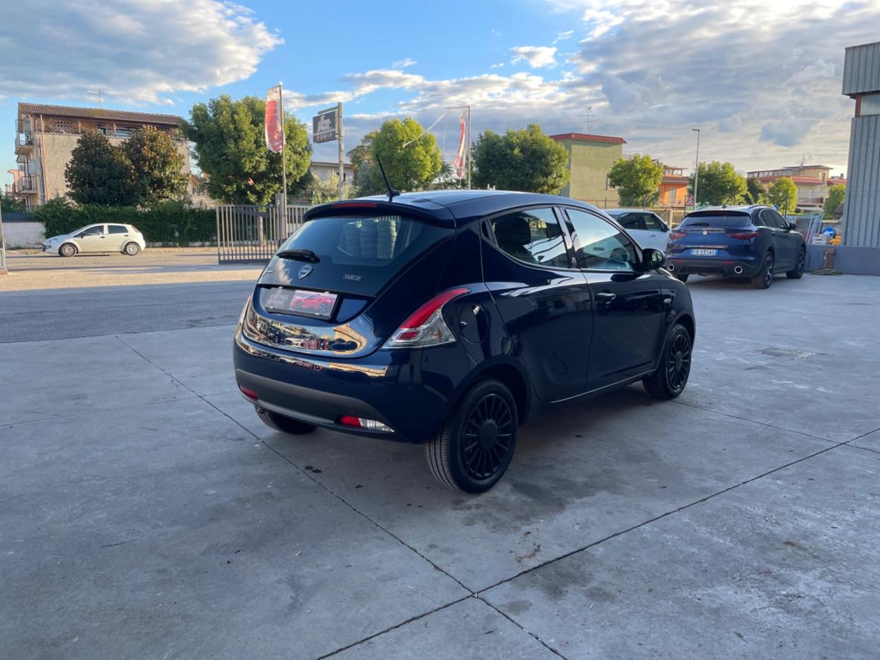 Lancia Ypsilon 1.0 FireFly 5 porte S&S Hybrid Ecochic Gold