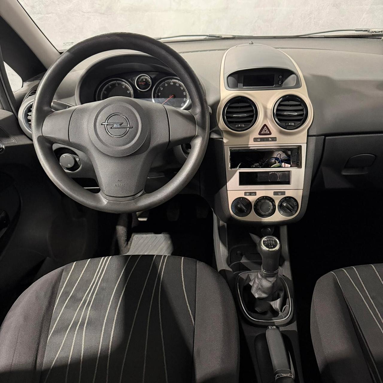 Opel Corsa 1.2 5 porte Club