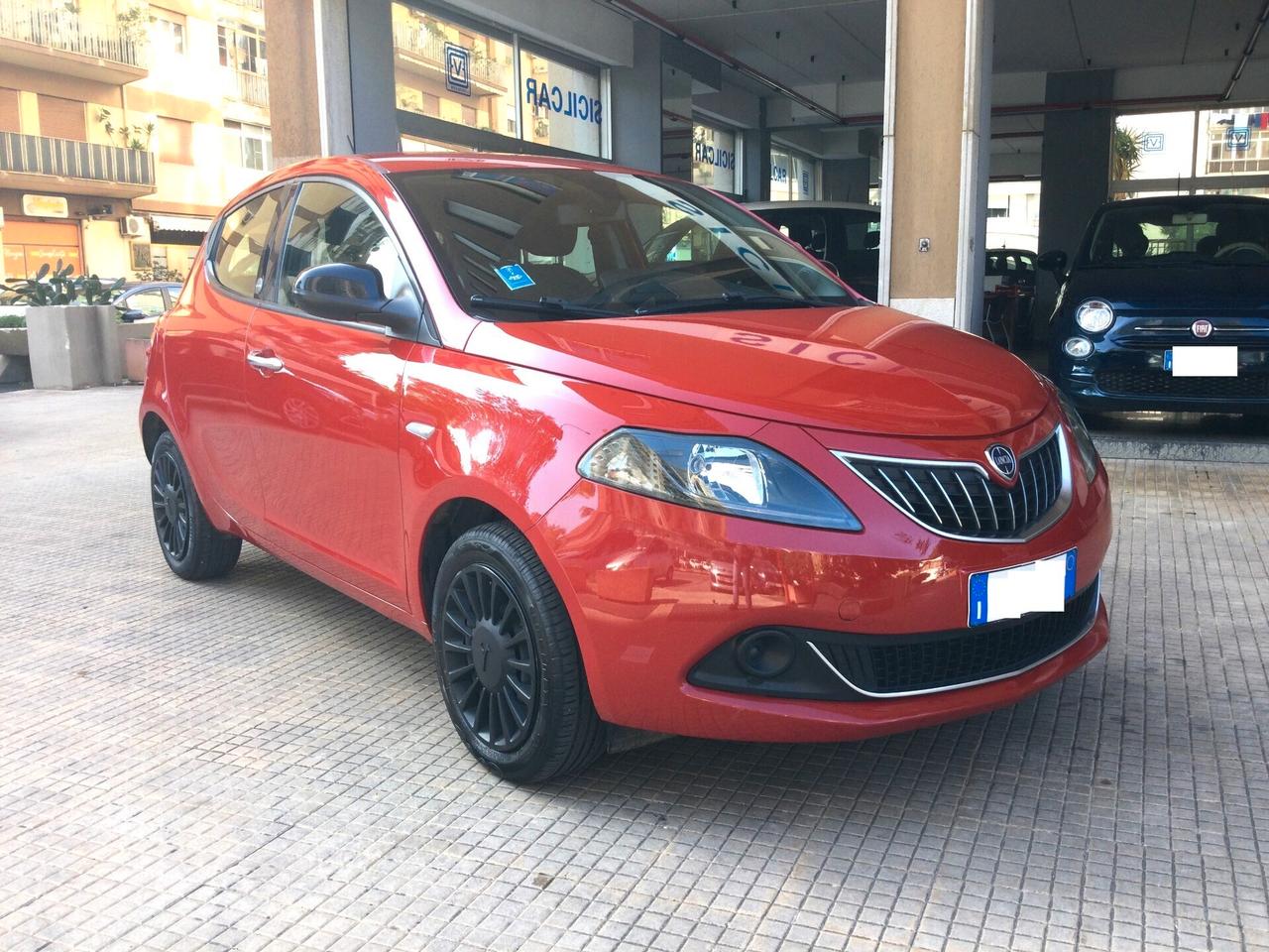 Lancia Ypsilon 1.0 FireFly 5 porte S&S Hybrid Ecochic Silver