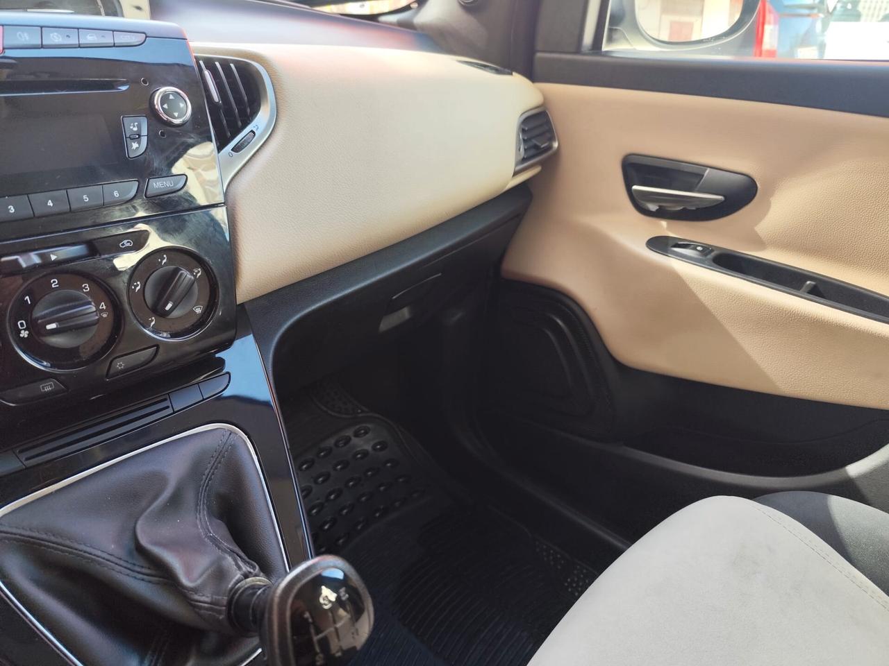 Lancia Ypsilon 1.3 MJT 95 CV 5 porte S&S Platinum