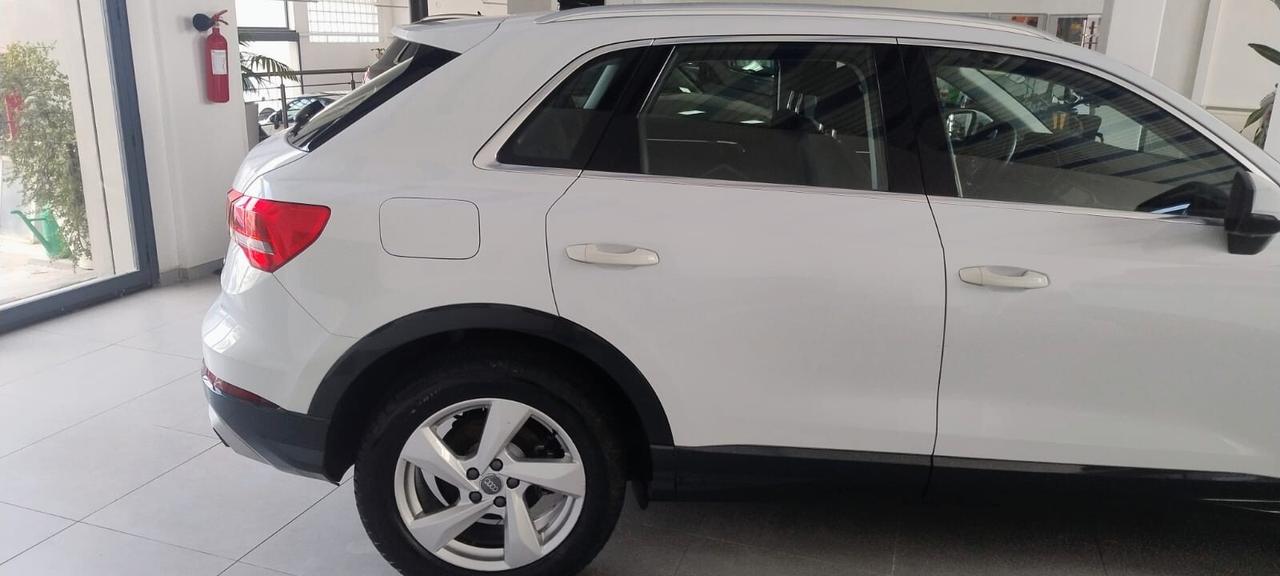 Audi Q3 35 TDI quattro Business Advanced