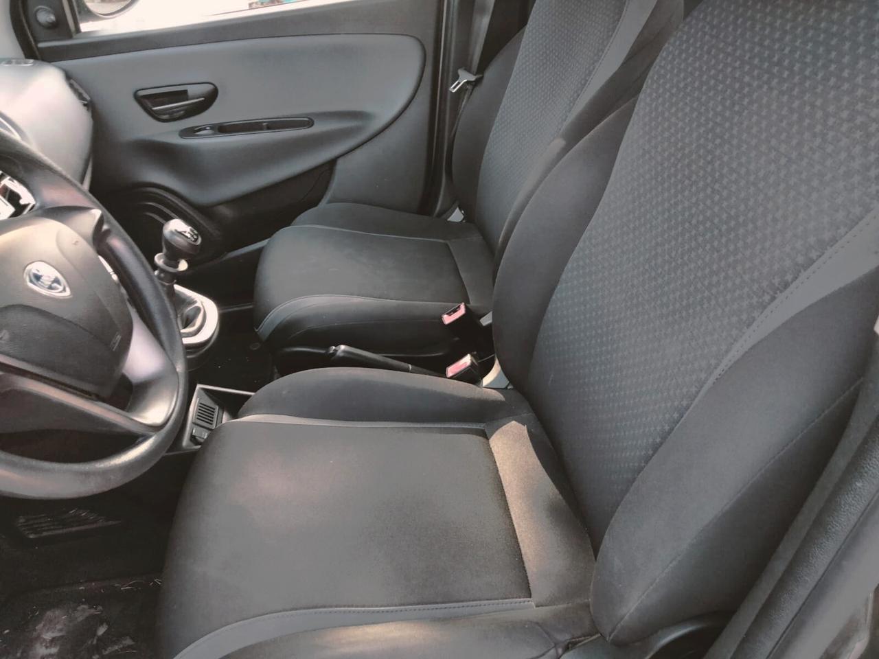 Lancia Ypsilon 1.2 69 CV 5 porte Gold 2019 NEOPATENTATI