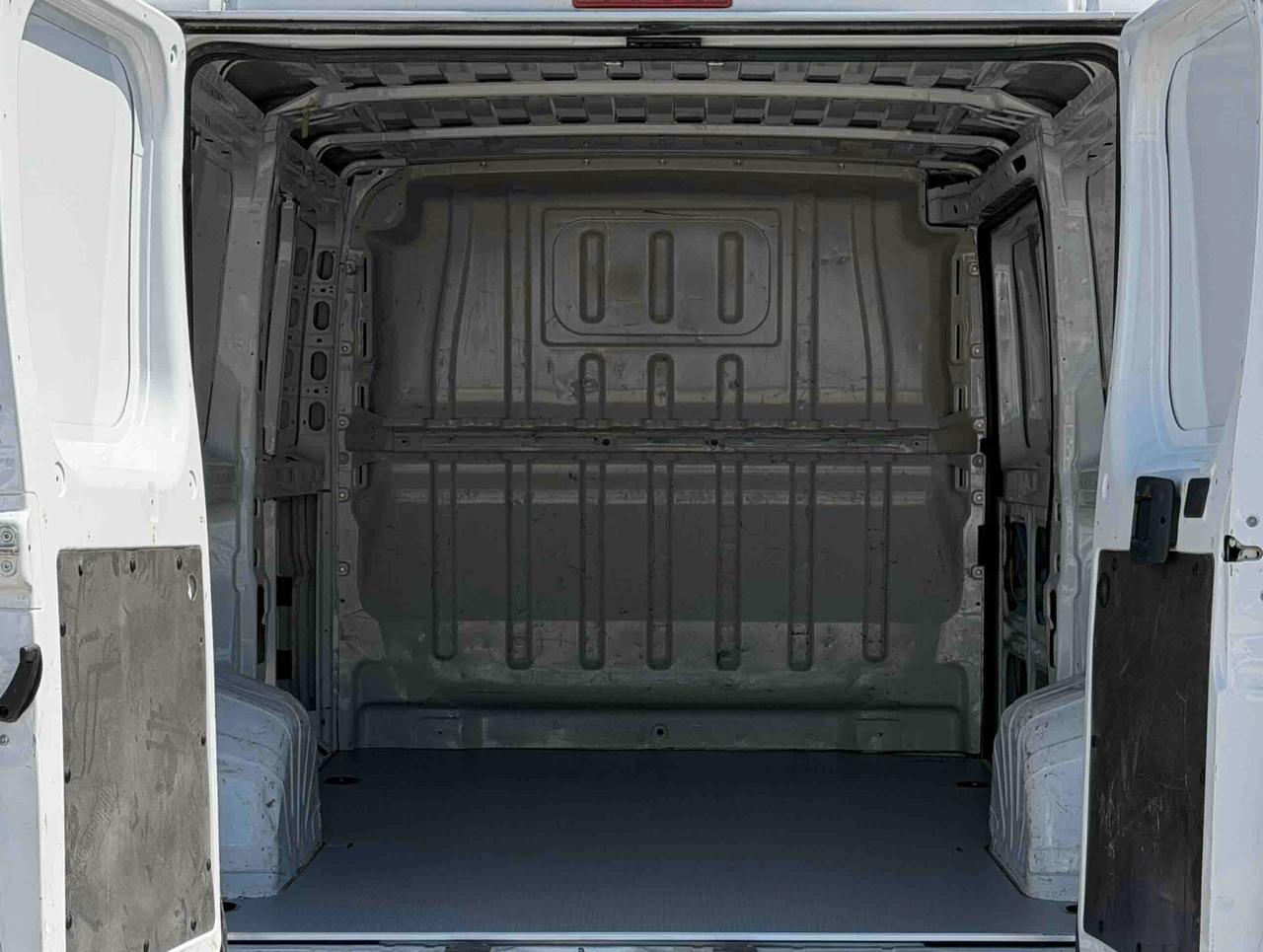 Peugeot Boxer 2.2 TD 140CV 3 posti L2H1