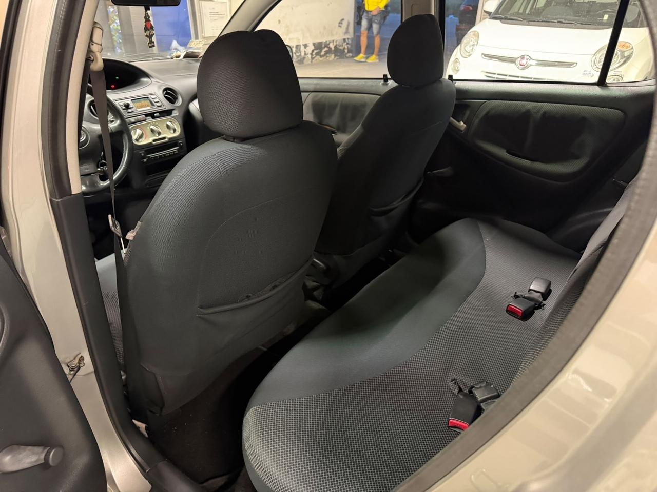 Toyota Yaris 1.3i 16V cat 5 porte Sol