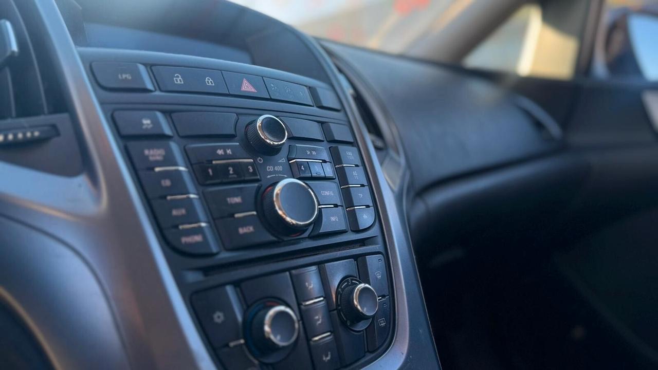 Opel Astra SW 1.4B/GPL 2013