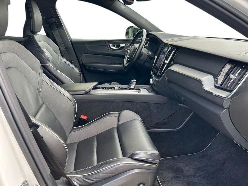 Volvo XC60 B4 197+14 CV AWD Automatica Mild Hybrid Diesel NAVI LED R-design