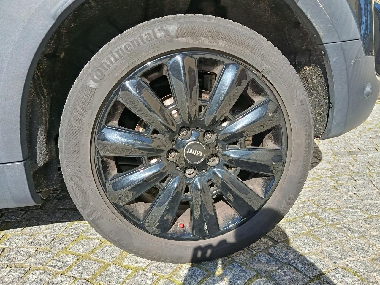 Mini Cooper Countryman Baker Street Edition #9408