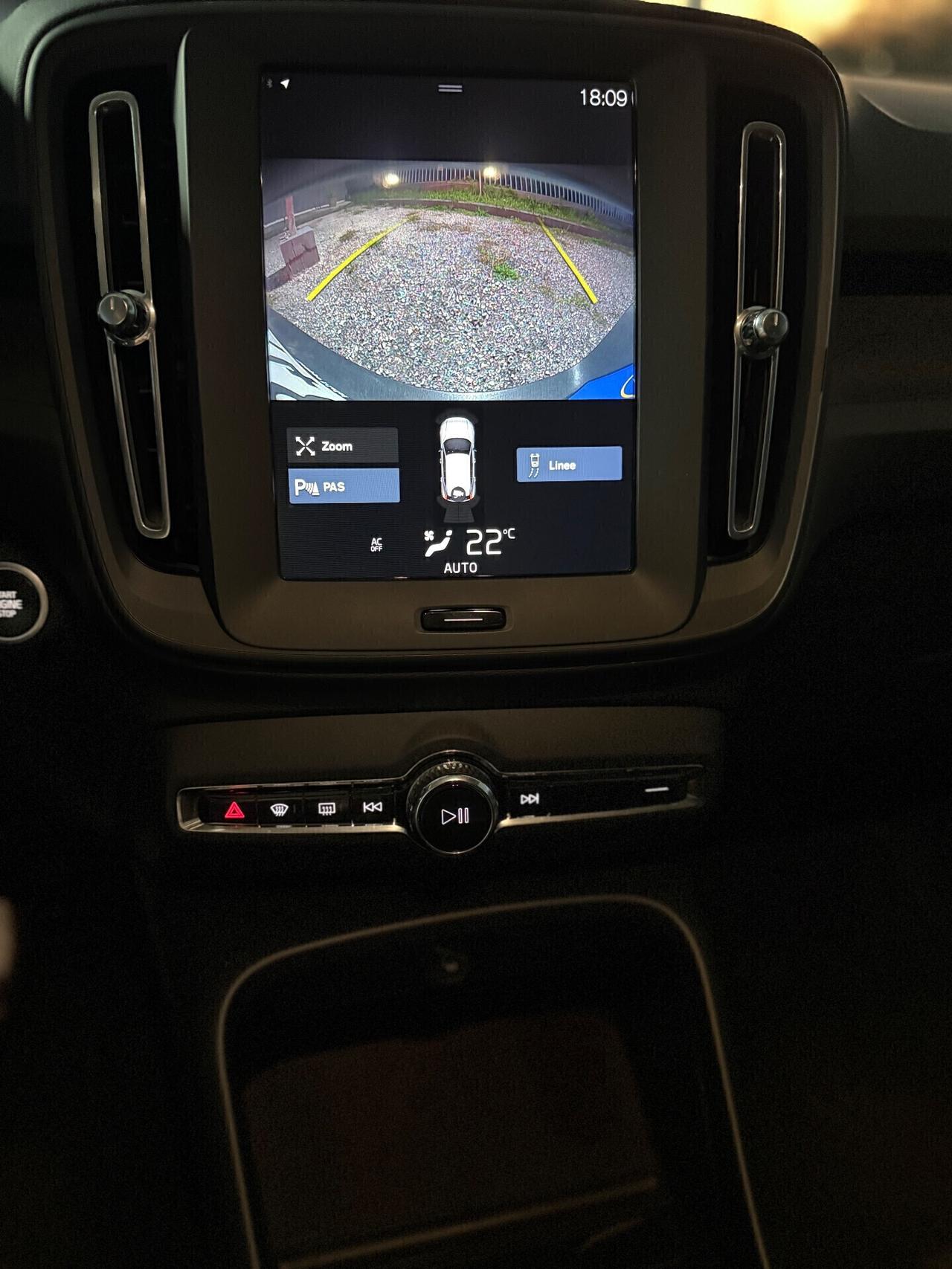 Volvo XC40 T3 Geartronic R-design PARI AL NUOVO