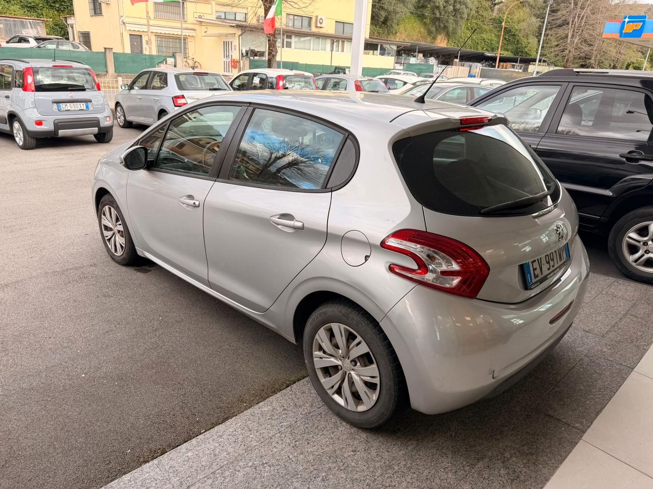 Peugeot 208 1.4 HDi 68 CV 5 porte Allure