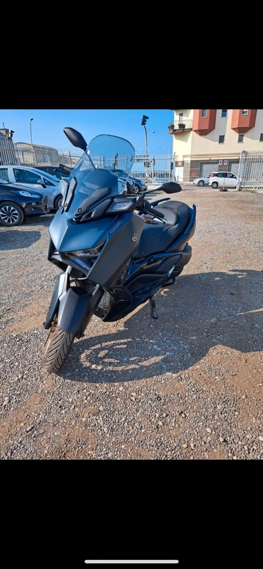 Yamaha X-Max 300