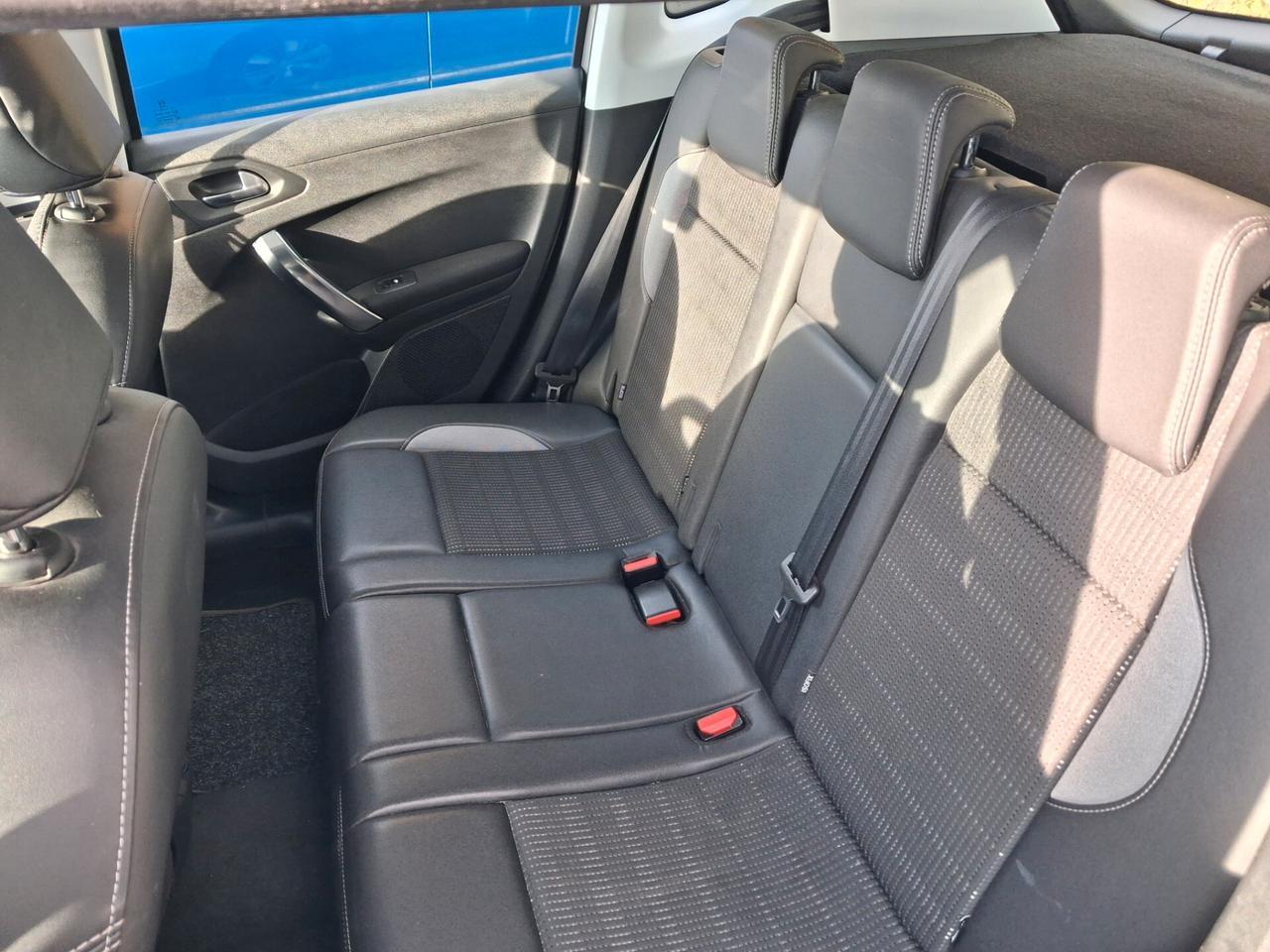 Peugeot 2008 1.6 HDi 115 CV Stop&Start Allure