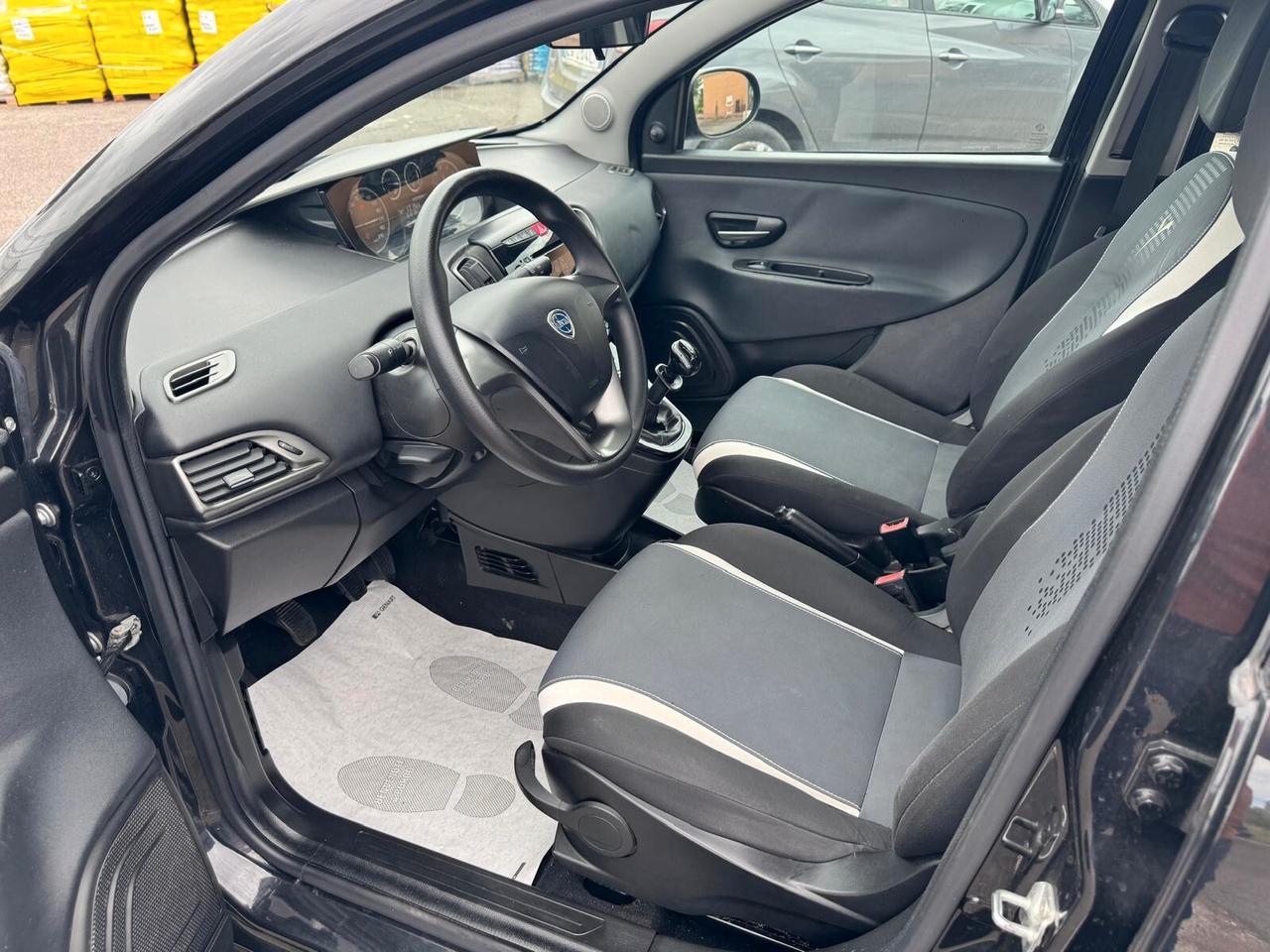 Lancia Ypsilon 1. 2 BENZINA 69CV 2014