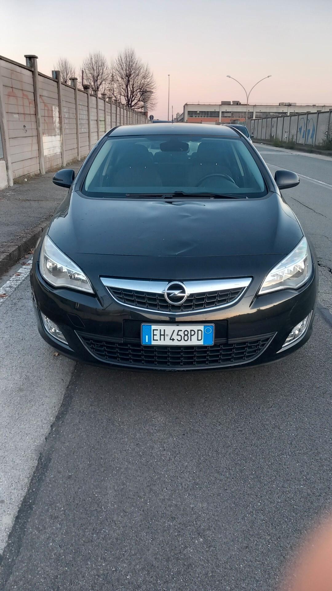 Opel Astra 1.4 100CV 5 porte Cosmo