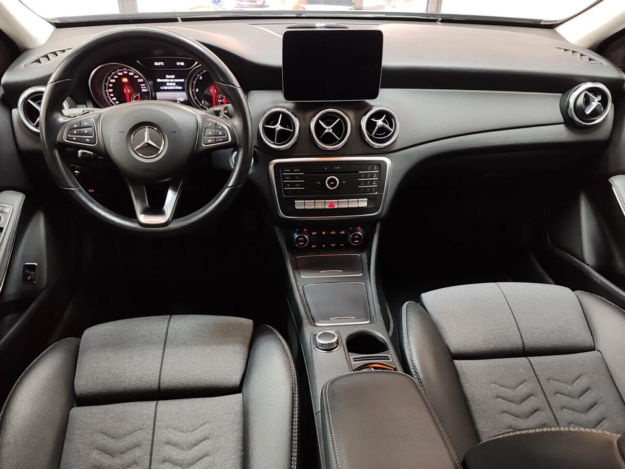 Mercedes-benz GLA 200 GLA 200 d Automatic Executive Black