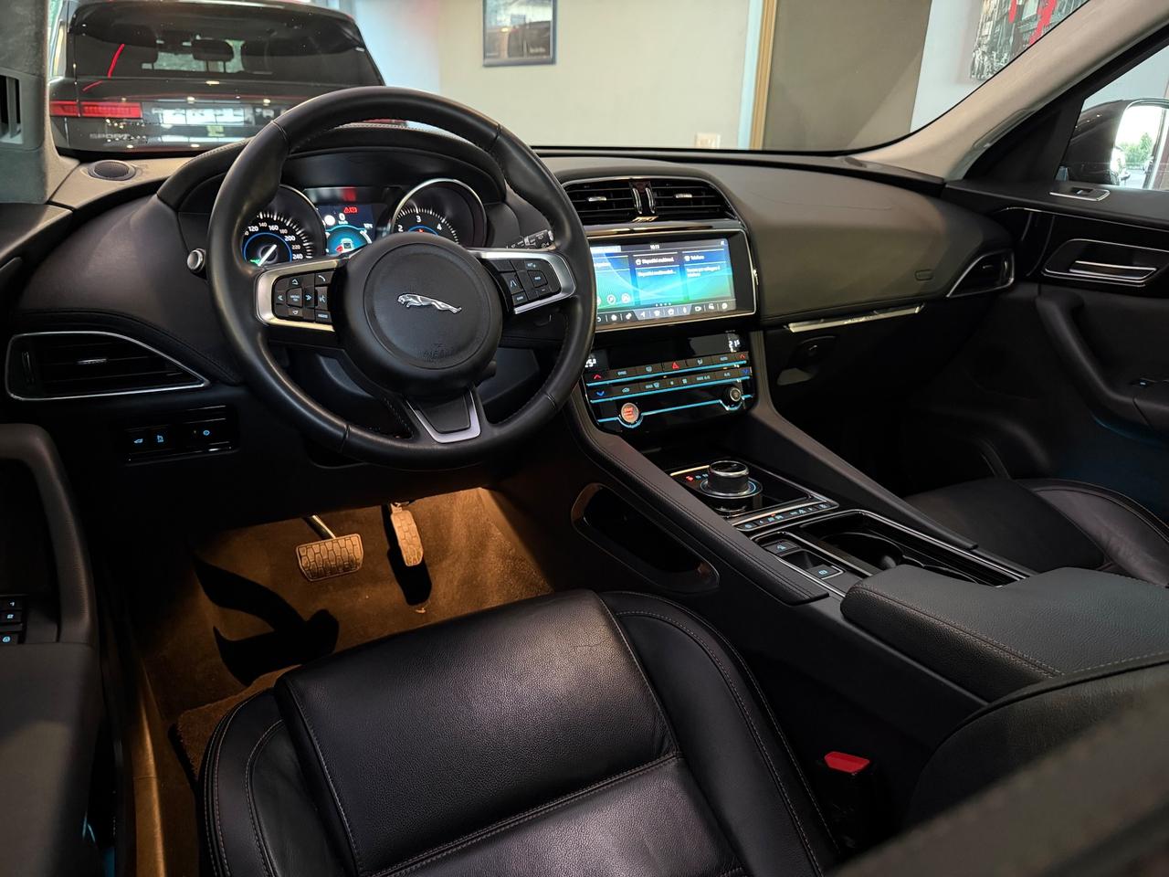 Jaguar F-Pace 2.0 D 180 CV AWD aut Chequered Flag