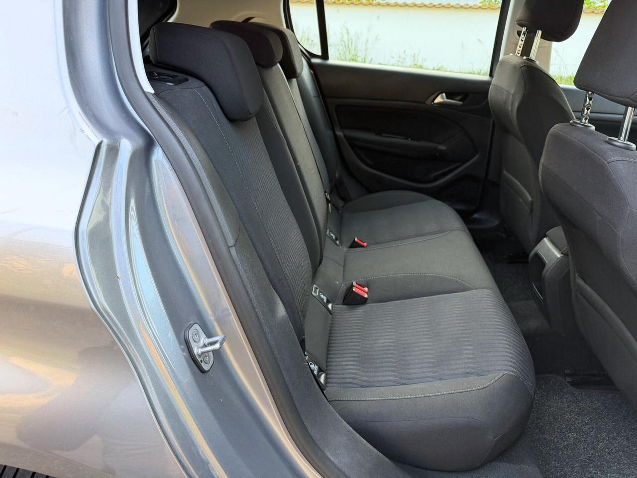 Peugeot 308 Berlina HDi 100 CV EURO 6B