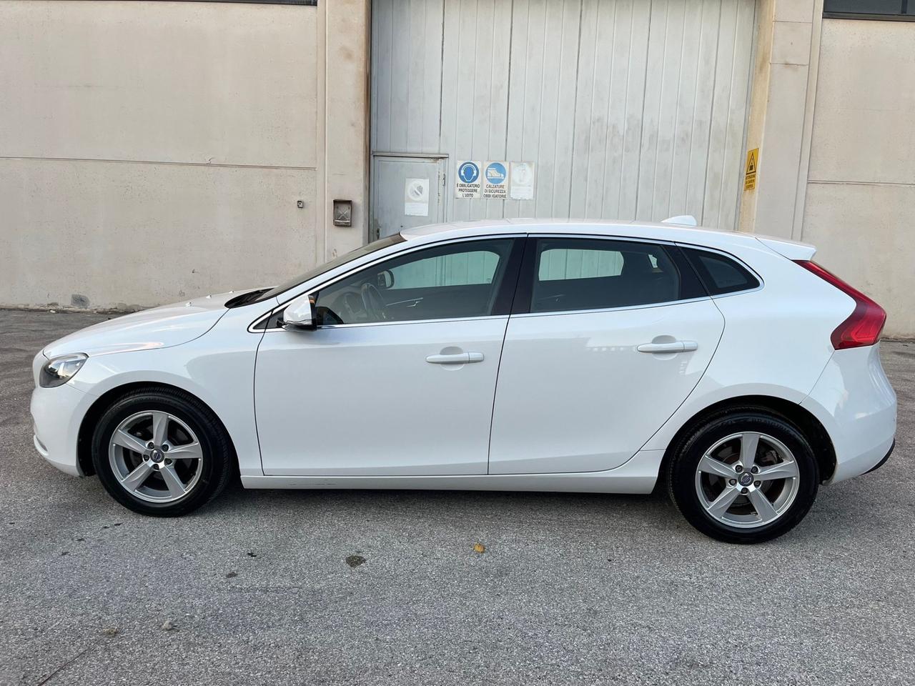 Volvo V40 D2 1.6 Diesel Summum